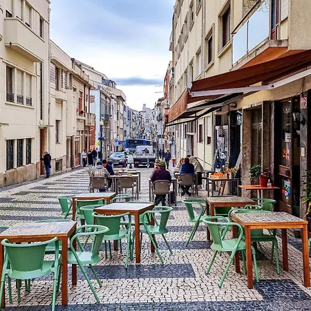 Stunning Flat & Building On The Artsy Street 아파트 *