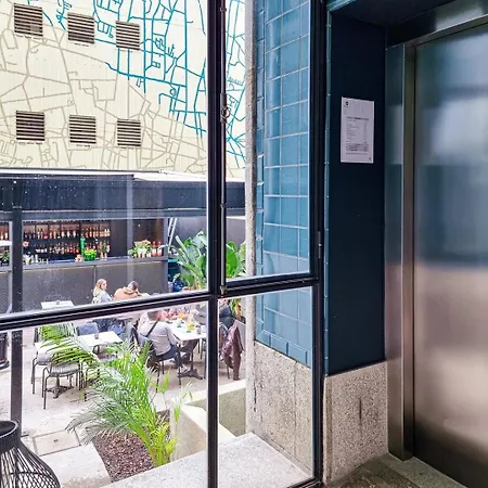 Stunning Flat & Building On The Artsy Street *