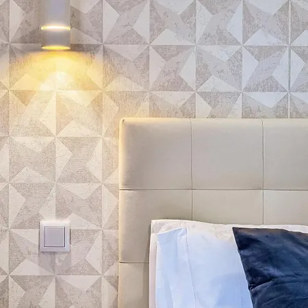 Stunning Flat & Building On The Artsy Street شقة *