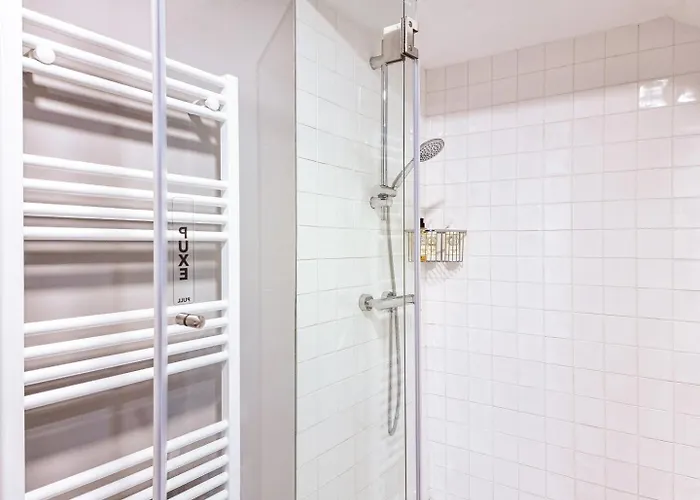 Stunning Flat & Building On The Artsy Street * Oporto