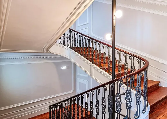 Stunning Flat & Building On The Artsy Street *