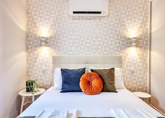 Stunning Flat & Building On The Artsy Street