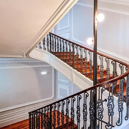 Stunning Flat & Building On The Artsy Street *