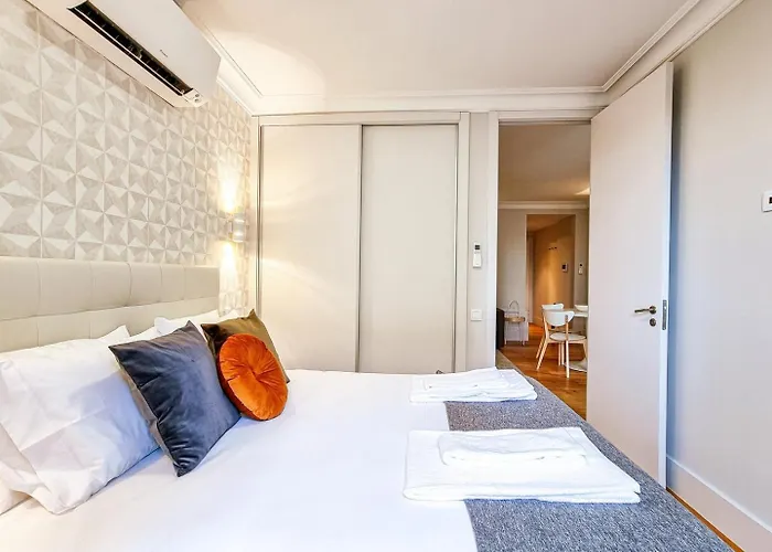 Stunning Flat & Building On The Artsy Street *