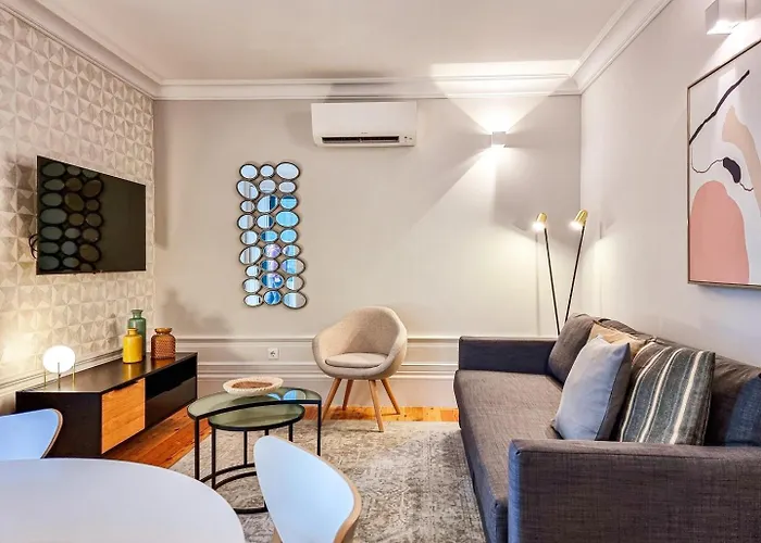 Stunning Flat & Building On The Artsy Street *